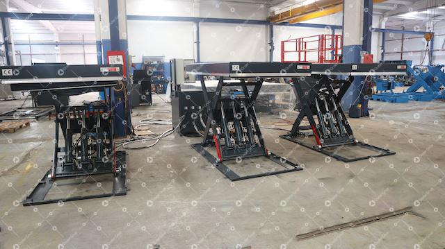 Simultaneously Operating Lift Tables