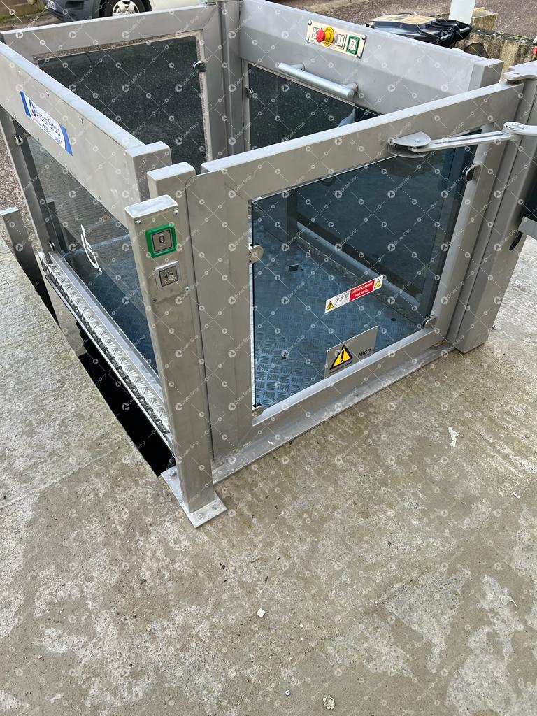 Stainless Steel Disabled Lift with automatic opening doors